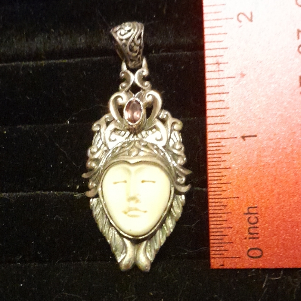 Elegant Silver and Cream Pendant